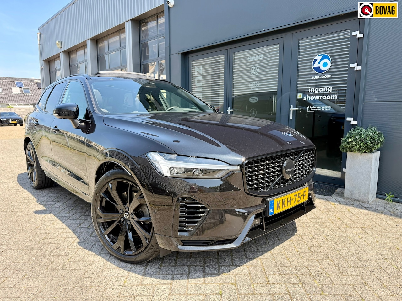 Volvo XC60 - 2.0 T8 Plug-in hybrid AWD Ultra Black Edition luchtvering, trekhaak, HUD - AutoWereld.nl