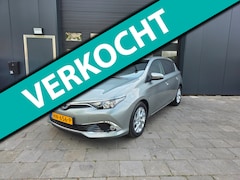 Toyota Auris - 1.8 Hybrid Executive | Parkeer sensoren | Leder | Camera | Cruise | Clima | Stoelverm