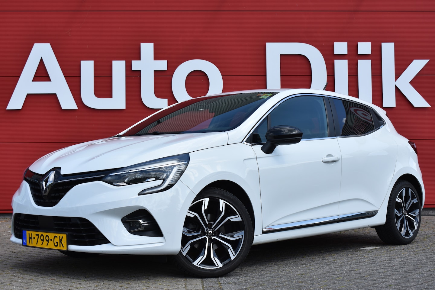 Renault Clio - 1.0 TCe Intens LED | Carplay | Keyless | DAB | Clima | Cruise | PDC | LMV - AutoWereld.nl