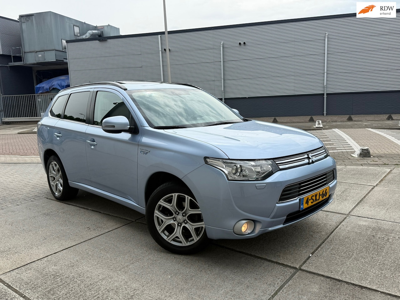 Mitsubishi Outlander - 2.0 PHEV Instyle DAK AUTOMAAT APK LEER AUTOMAAT - AutoWereld.nl
