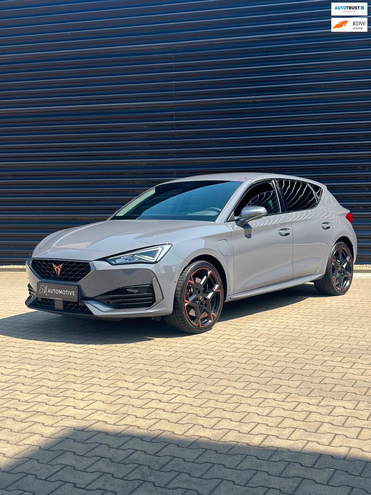 CUPRA Leon - 1.4 e-Hybrid VZ / CARPLAY / CAMERA / STOEL EN STUURVERWARMING / - AutoWereld.nl