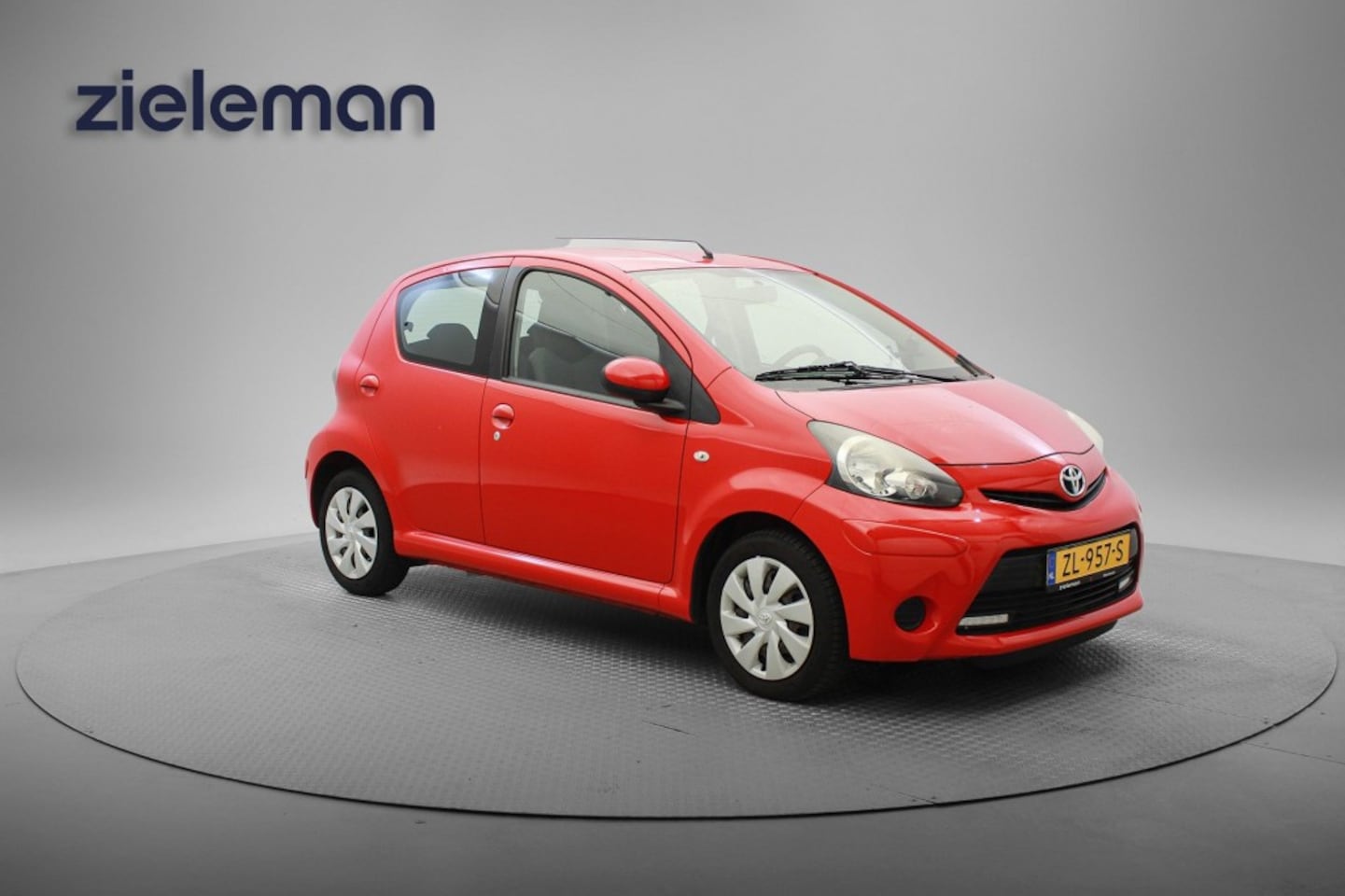 Toyota Aygo - 1.0 VVT-i Acces 5 Deurs - Airco, Navi - AutoWereld.nl