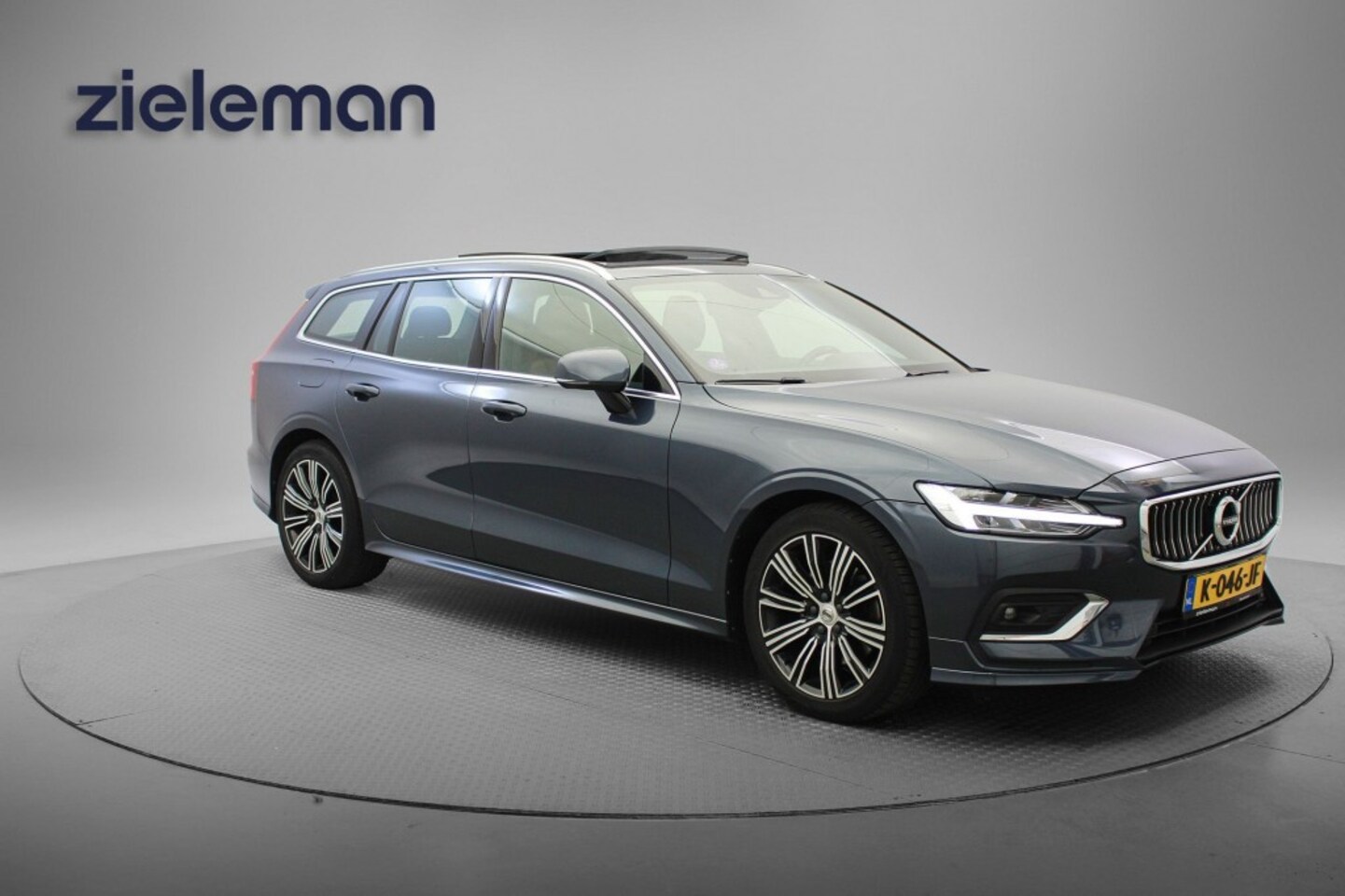 Volvo V60 - 2.0 B3 Inscription Automaat - Carplay, Panorama, Leer, Memory, Trekhaak - AutoWereld.nl