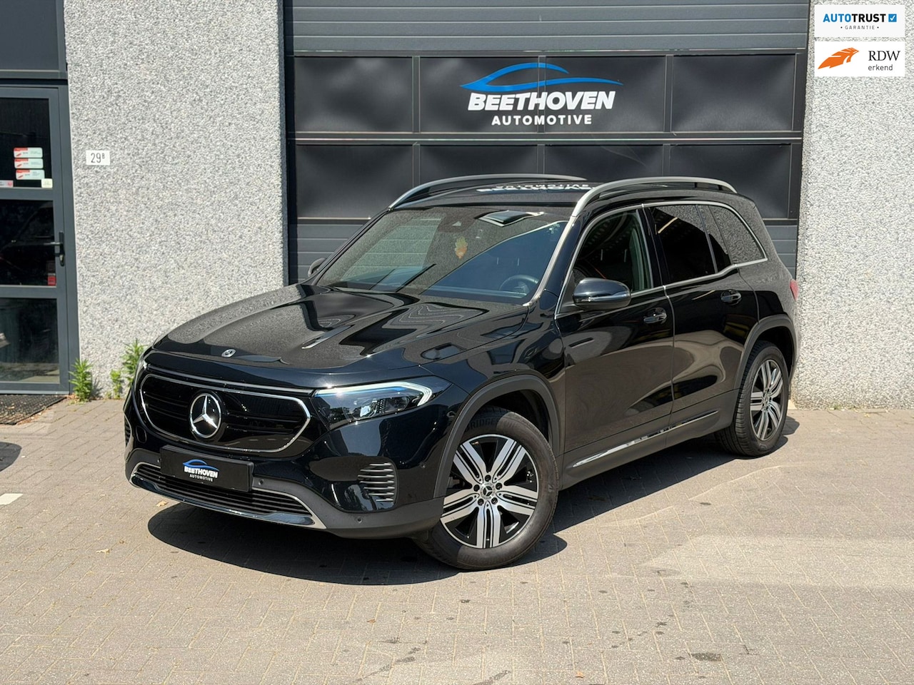 Mercedes-Benz EQB - 250+ Luxury Line 7p - AutoWereld.nl