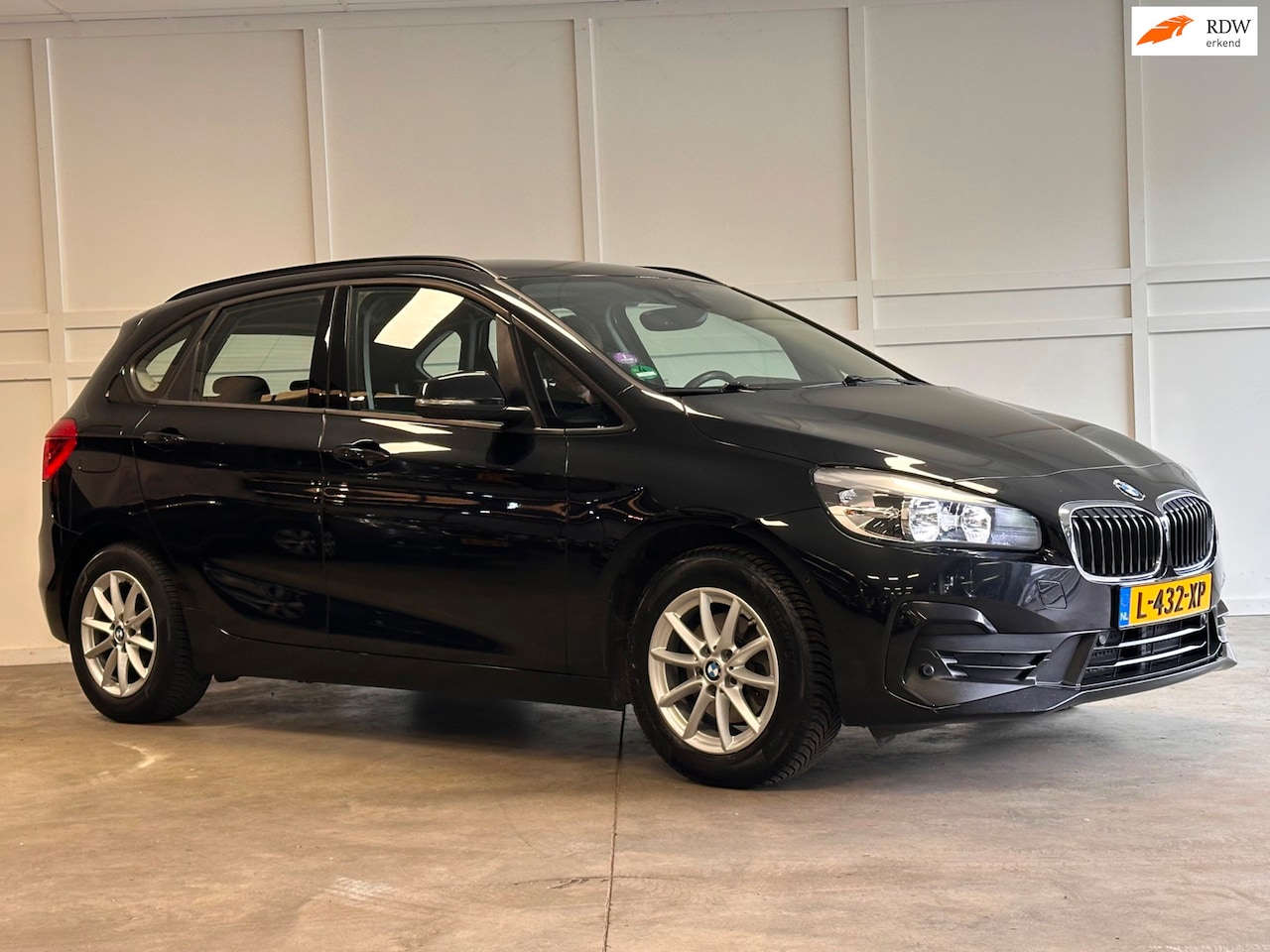 BMW 2-serie Active Tourer - 218i / 2019 / Airco / Cruise / Trekhaak - AutoWereld.nl