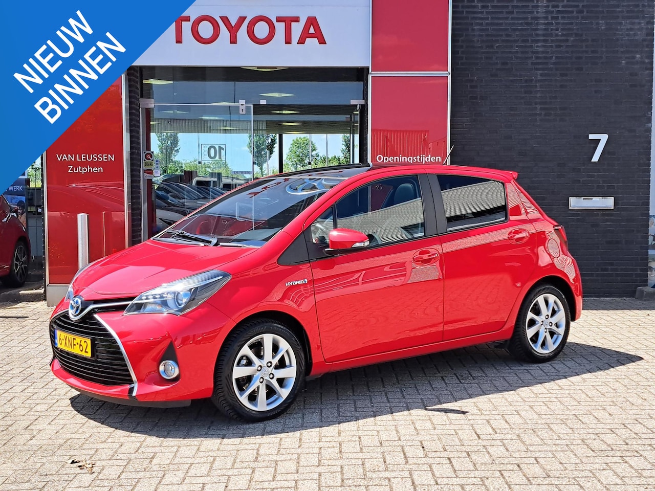 Toyota Yaris - 1.5 Hybrid Dynamic NAVIGATIE ACHTERUITRIJCAMERA CRUISE CONTROL DEALER ONDERHOUDEN - AutoWereld.nl
