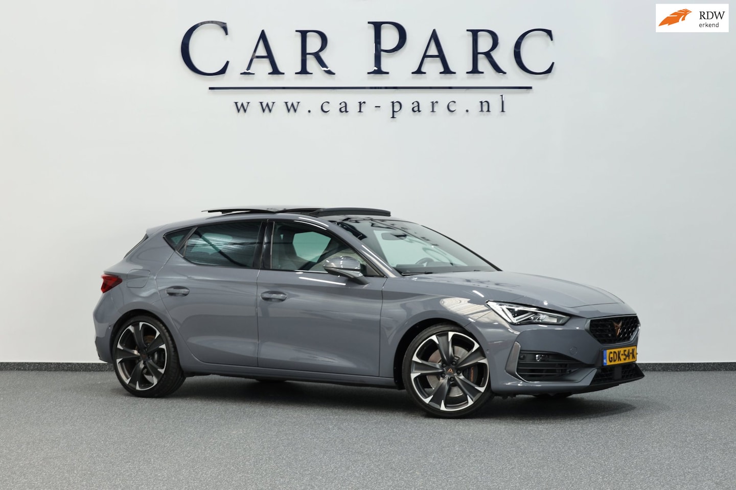 CUPRA Leon - 2.0 TSI VZ 300+PK LED/VIRTUAL/SFEER/PANO/HALF LEER+S.VERWARMING+MEMORY/19"/CAM/ACC/ECC/12 - AutoWereld.nl