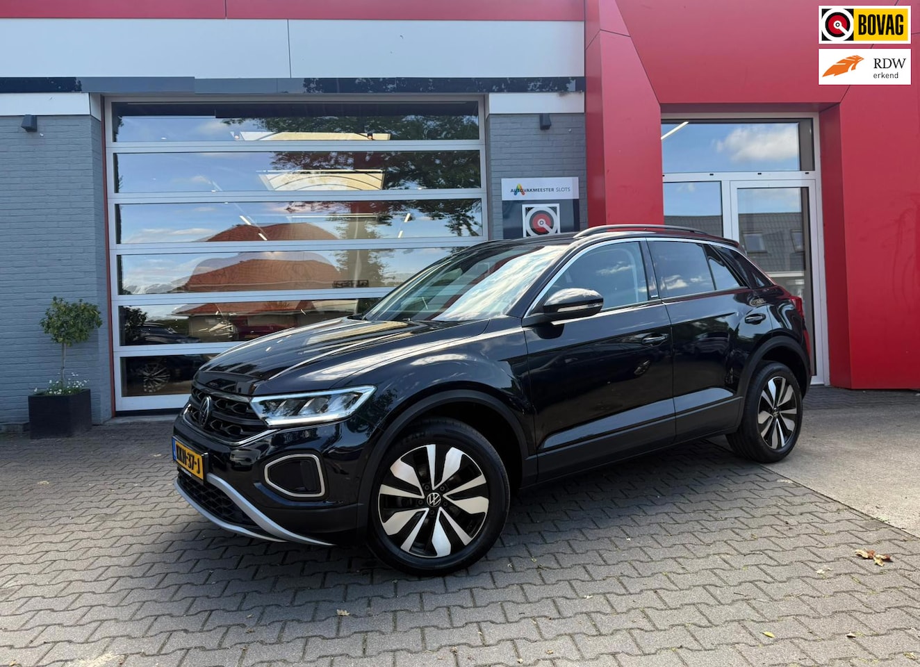 Volkswagen T-Roc - 1.5 TSI Move DSG Virtual, Camera,Trekhaak - AutoWereld.nl