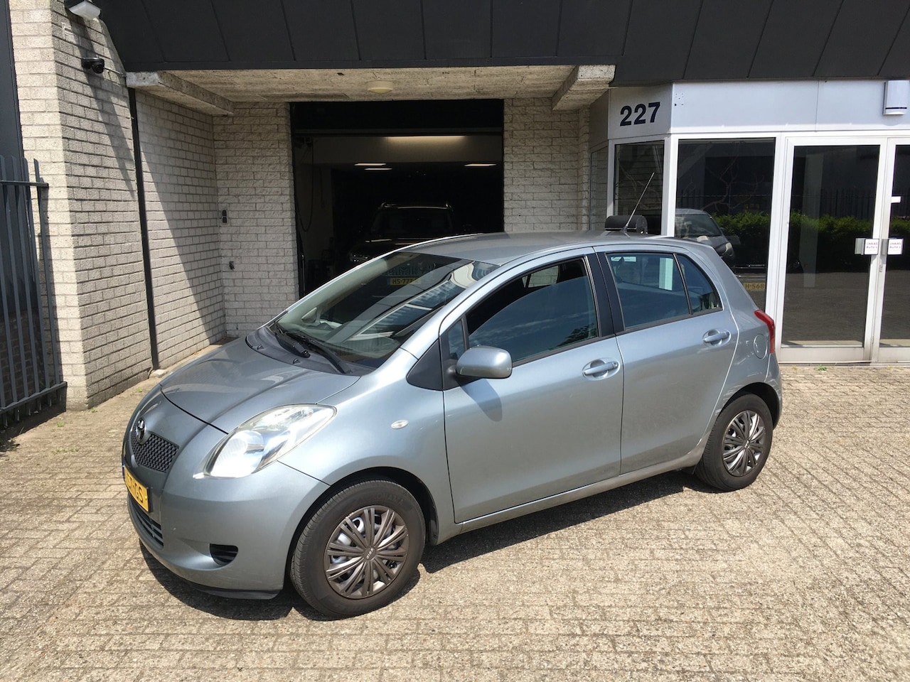 Toyota Yaris - 1.3 VVTi Sol / APK MAART 2027 / 5 DEURS / AIRCO / ELECTR RAMEN / RIJDT OK - AutoWereld.nl