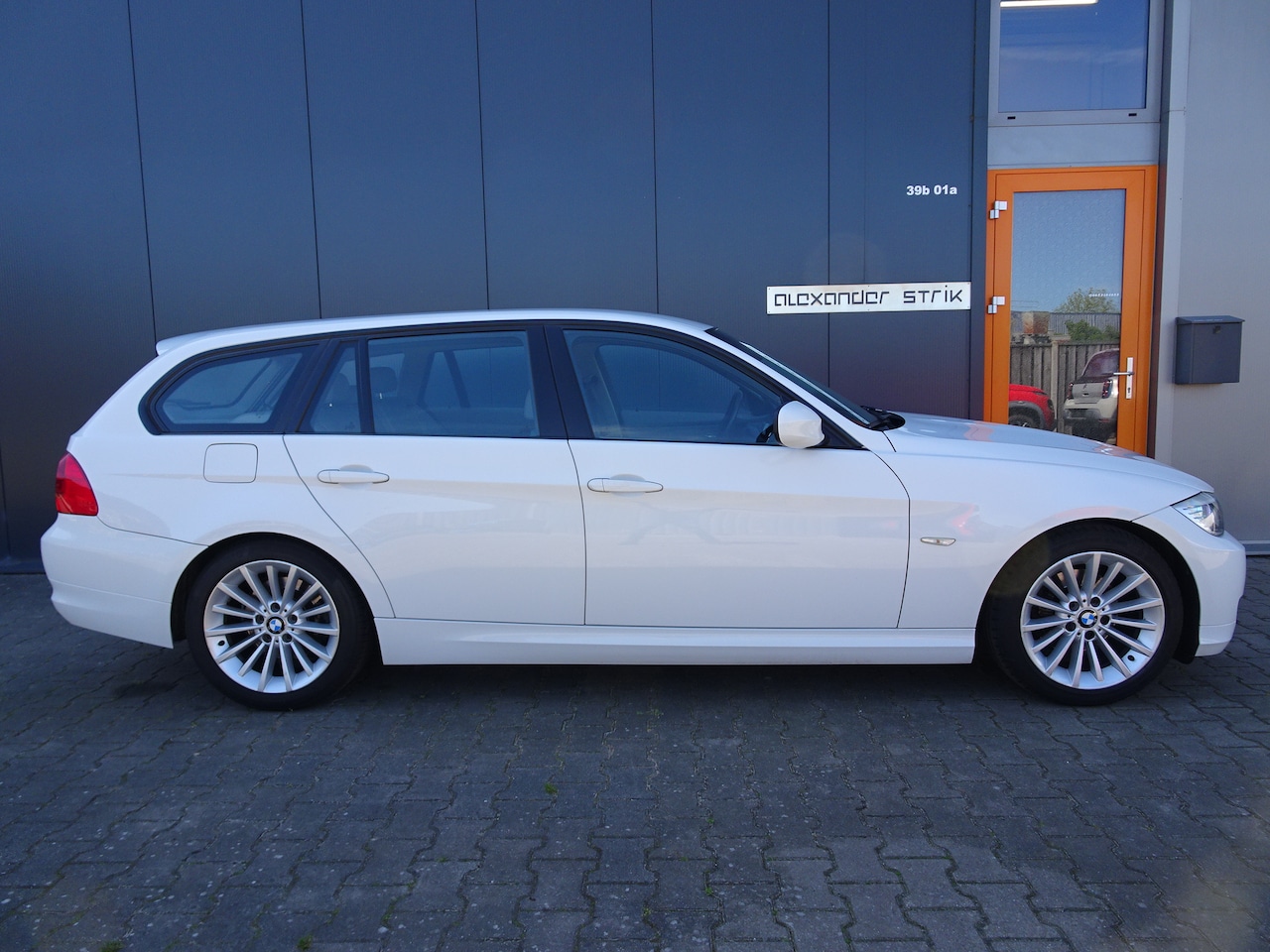 BMW 3-serie Touring - 318i Business Line Touring Lage km stand Unieke staat - AutoWereld.nl