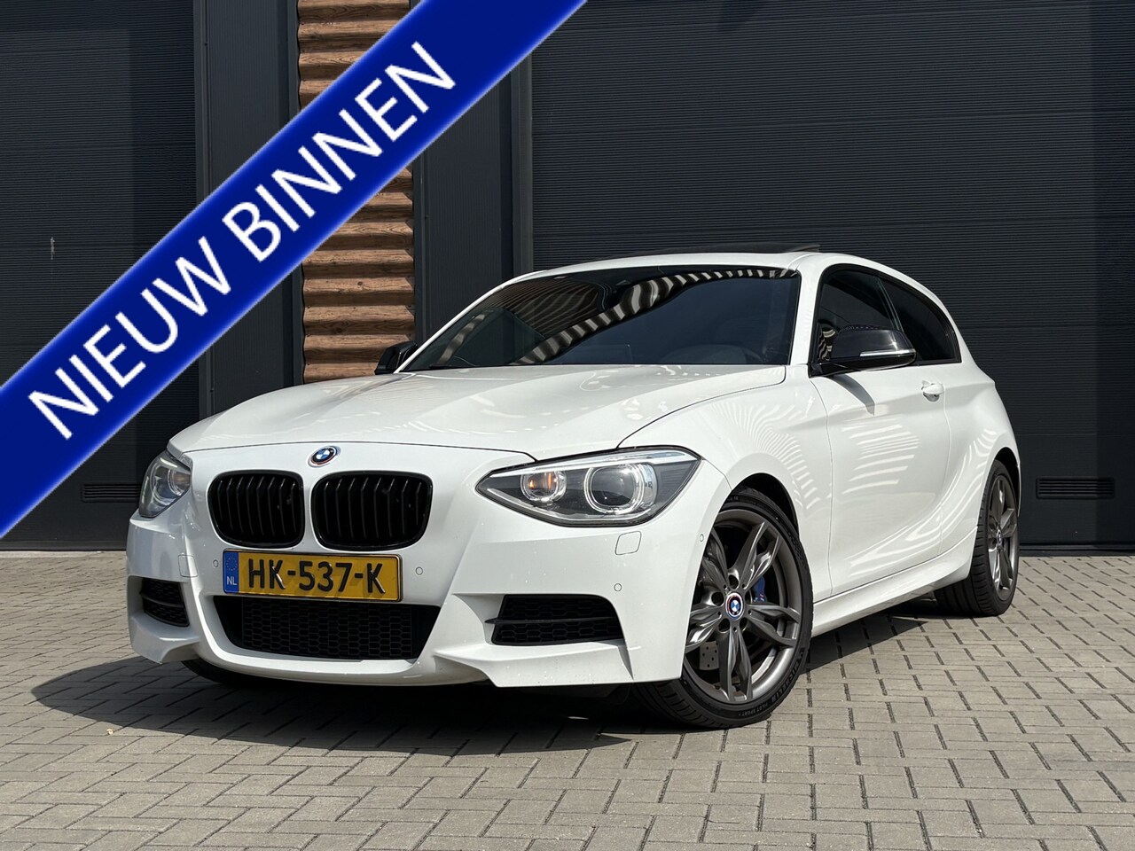BMW 1-serie - M135i M-Sport High Executive Airco Cr-Control CarPlay Schuifdak - AutoWereld.nl