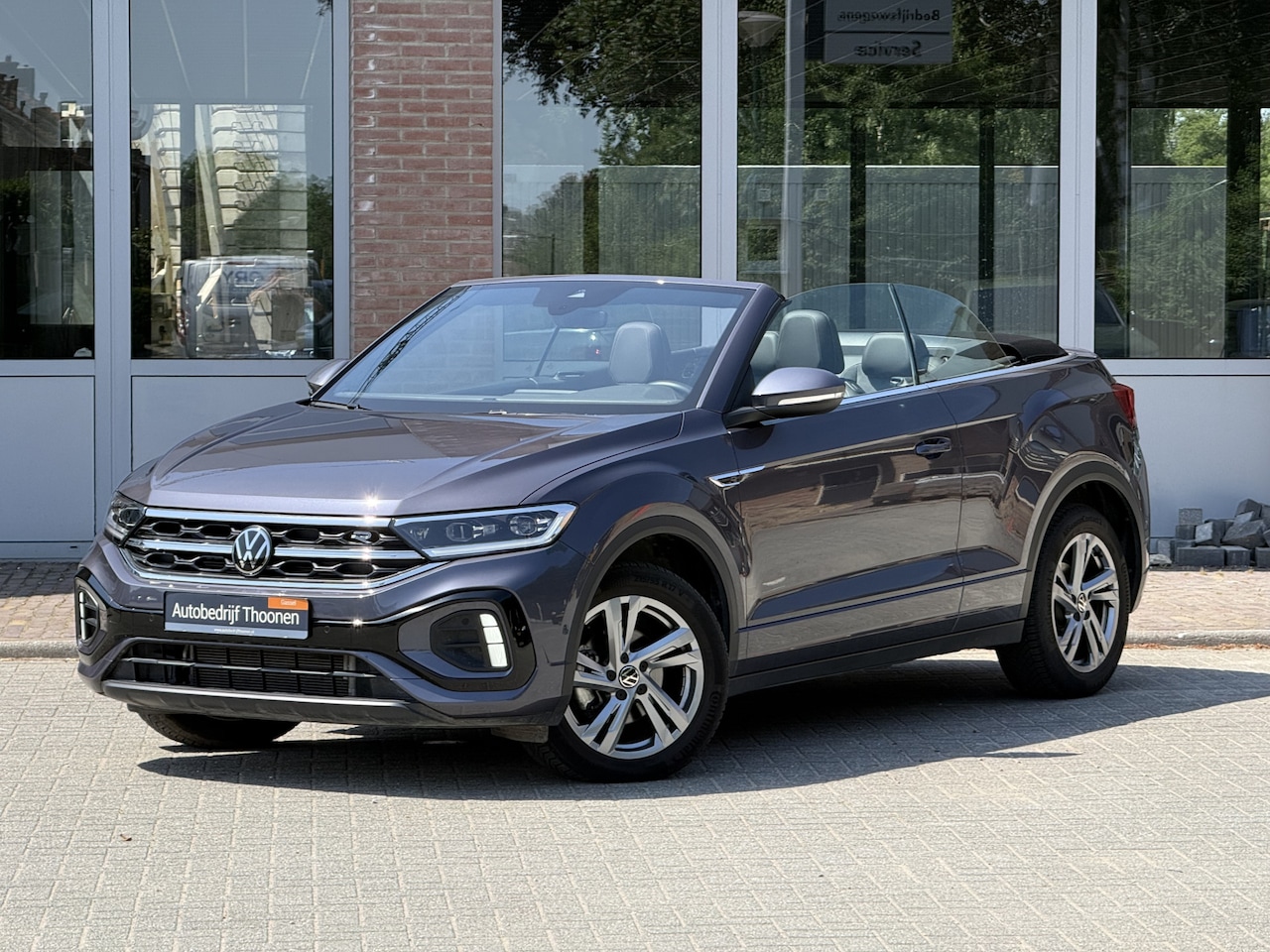 Volkswagen T-Roc Cabrio - 1.5 TSI R-Line | Trekhaak | Dodehoek | Stoel & stuurverwarming - AutoWereld.nl