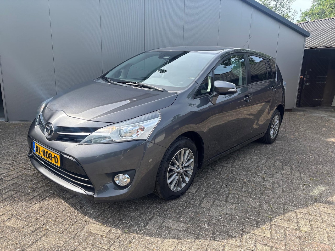 Toyota Verso - 1.6 VVT-i SkyView Edition | 7 persoons | Navi | Eerste eigenaar - AutoWereld.nl