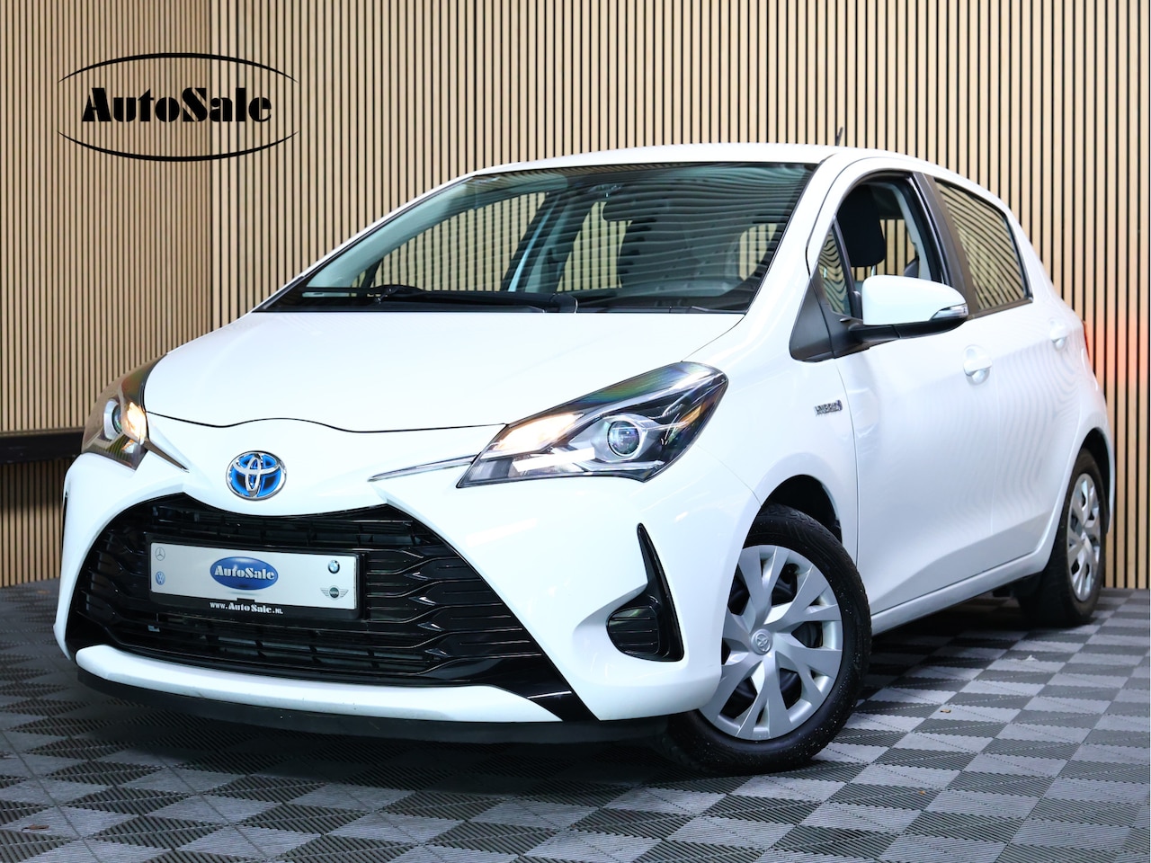 Toyota Yaris - 1.5 Hybrid Executive NAVIGATIE CAMERA BT LANE '17 - AutoWereld.nl