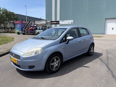 Fiat Grande Punto - 1.4-16V Dynamic 5-Deurs 6-Bak 96 PK. Goed rijdende inruilauto met nieuwe APK