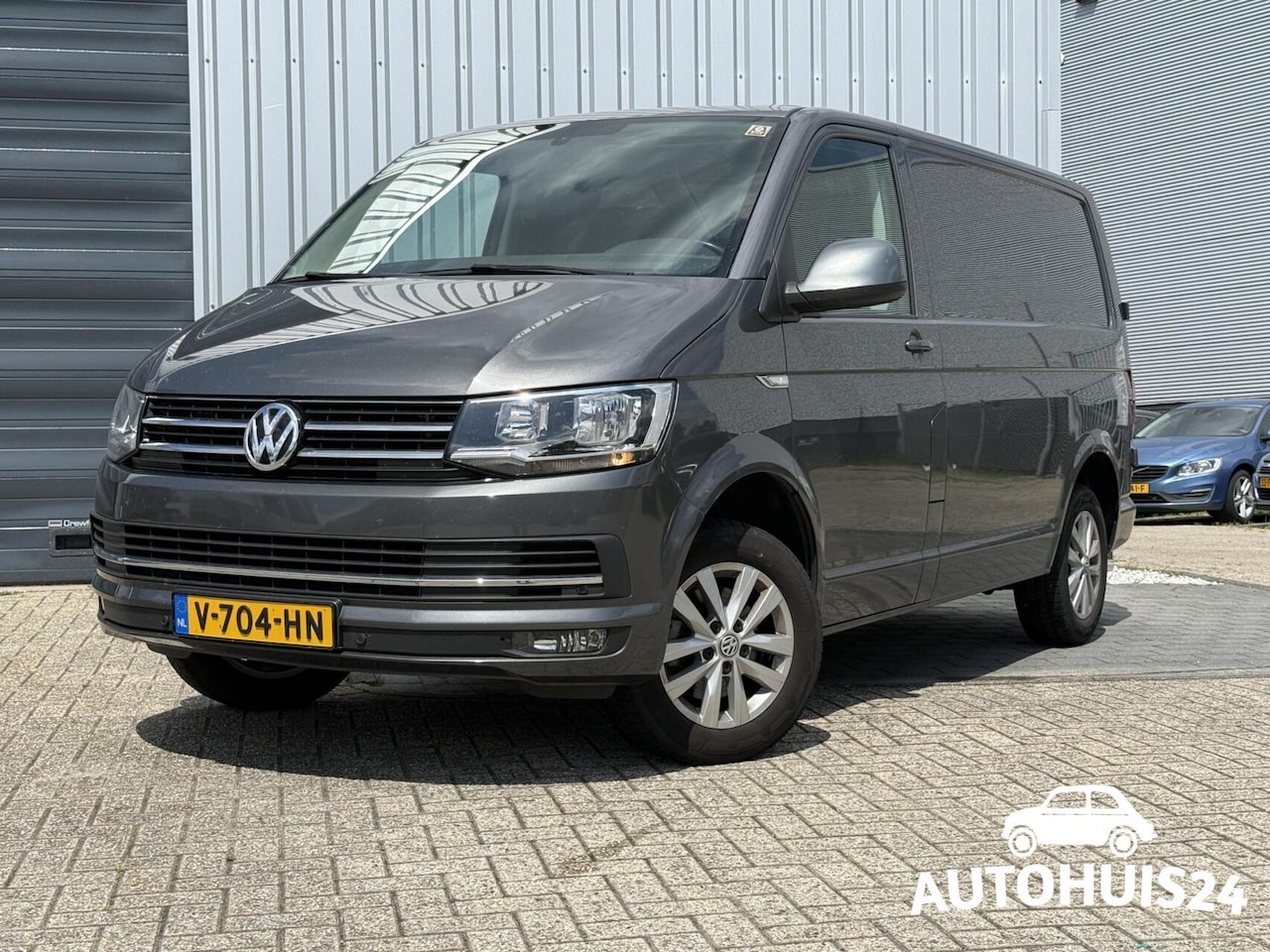 Volkswagen Transporter - 2.0 TDI 150pk L1H1 DSG Highline TREKHAAK NAVI - AutoWereld.nl