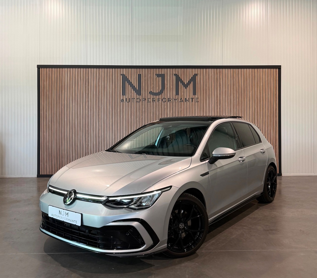 Volkswagen Golf - 1.5 eTSI R-Line|Pano|Carplay|Sfeer - AutoWereld.nl