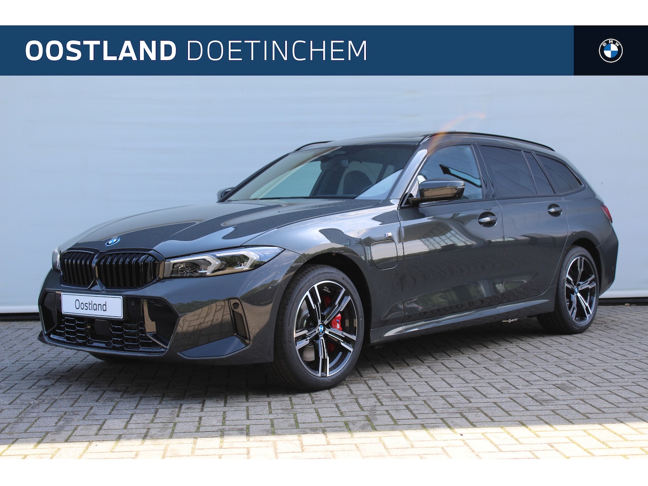 BMW 3-serie Touring - 330e xDrive M Sport Automaat / Panoramadak / Trekhaak / M Sportstoelen / M Adaptief onders - AutoWereld.nl