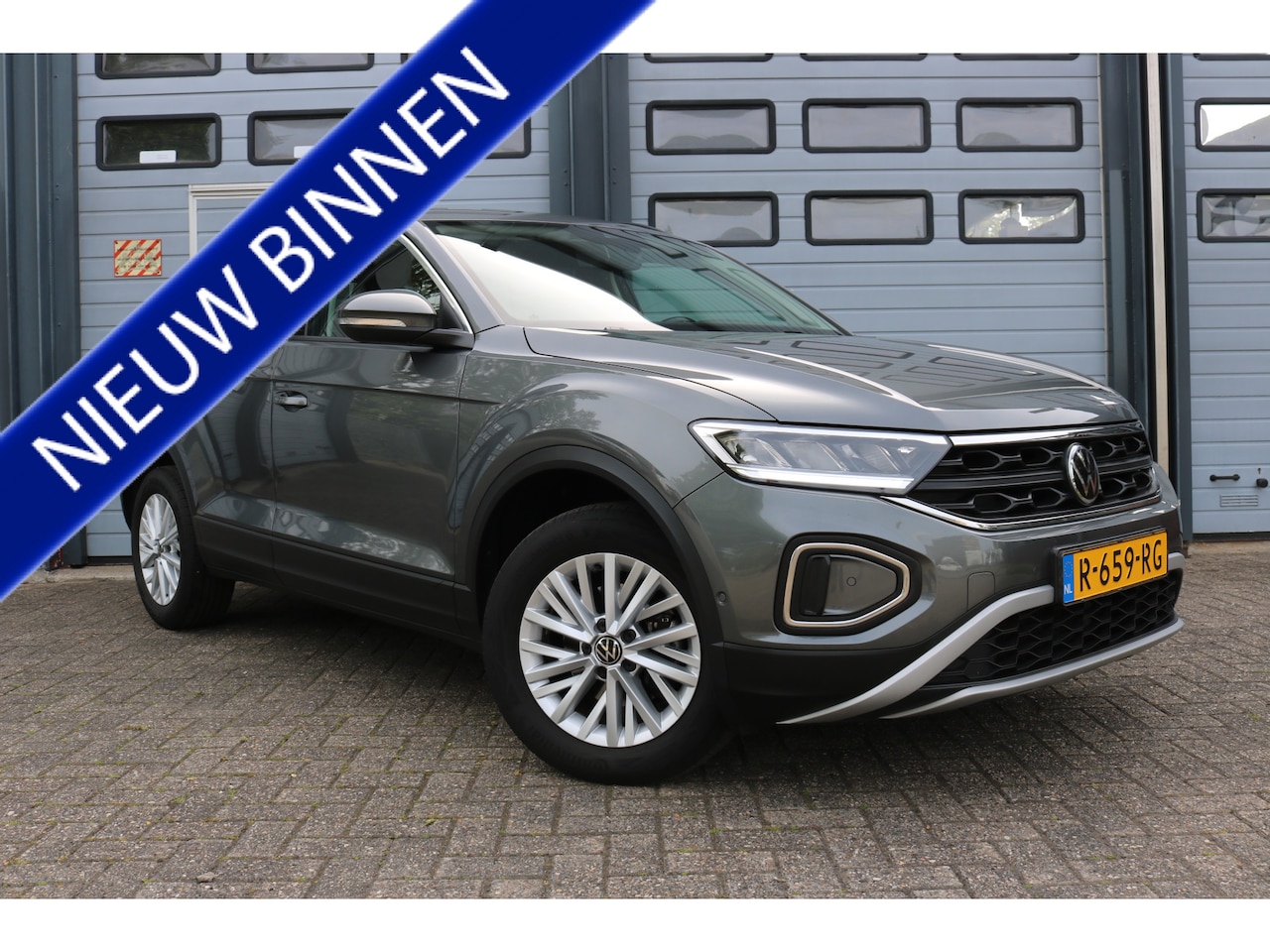 Volkswagen T-Roc - 1.0 TSI Life Virtual cockpit Navi Camera Led Privacy glass Bj:2022 - AutoWereld.nl