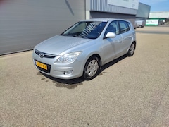 Hyundai i30 - 1.6i Dynamic