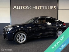 BMW X4 - xDrive20i High Executive M SPORT CARBONSCHWARZ / LEDER / NAVI / PDC / STOELVERW. / NAP /