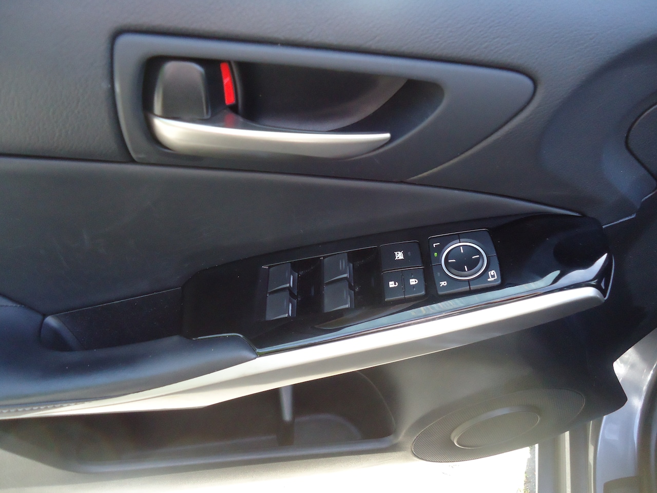 Lexus IS - 300h Hybrid Business Line Nederlandse auto met nap facelift model