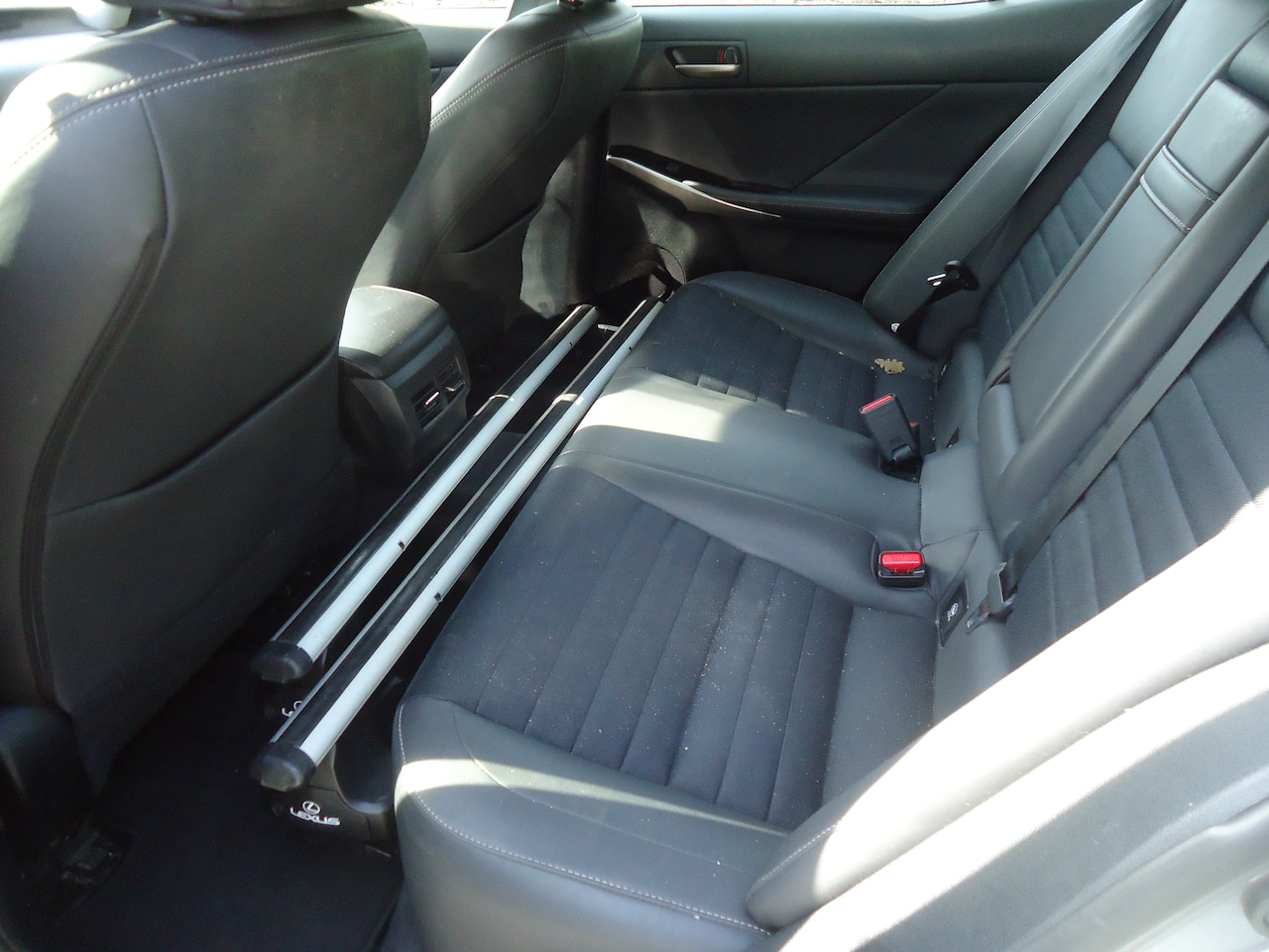 Lexus IS - 300h Hybrid Business Line ederlandse auto met nap facelift model