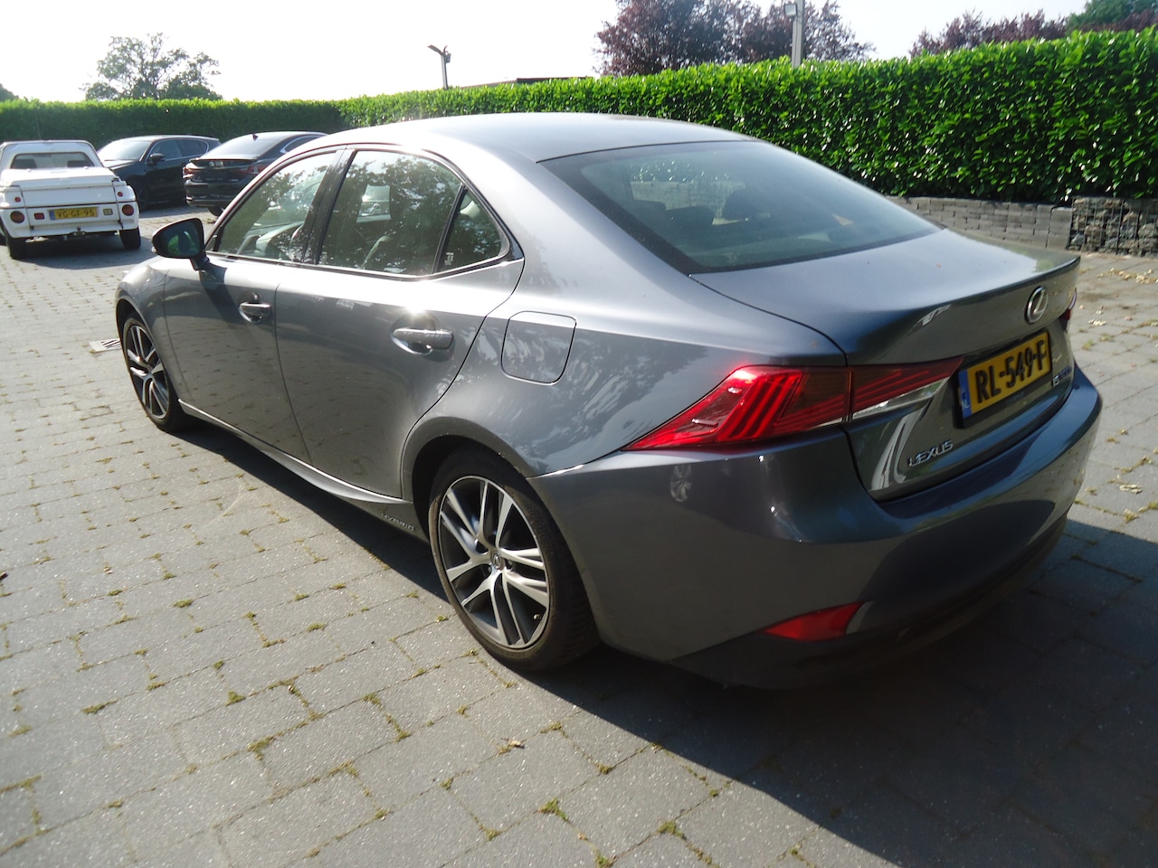 Lexus IS - 300h Hybrid Business Line ederlandse auto met nap facelift model