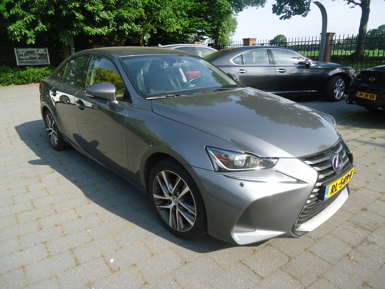 Lexus IS - 300h Hybrid Business Line Nederlandse auto met nap facelift model