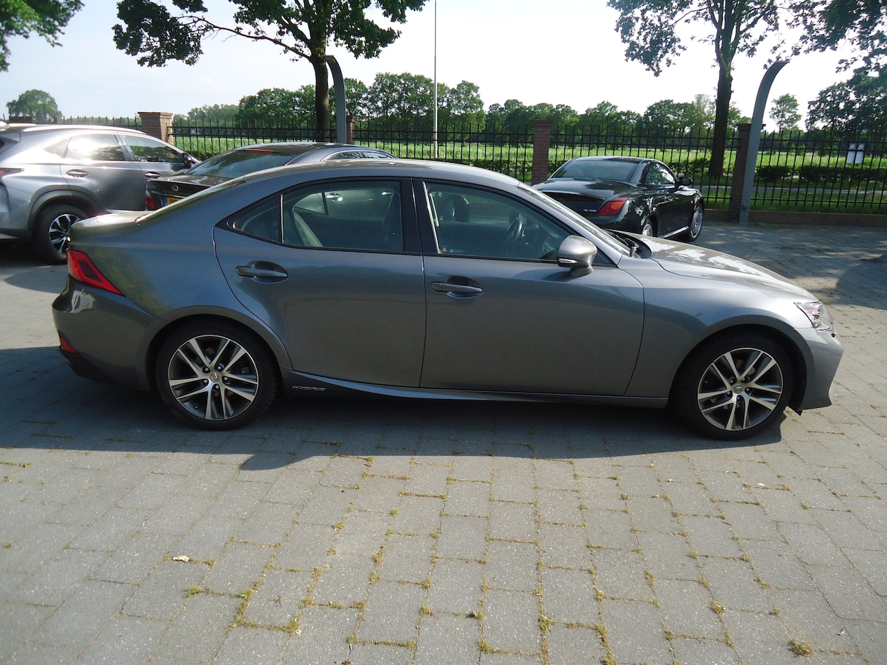 Lexus IS - 300h Hybrid Business Line ederlandse auto met nap facelift model