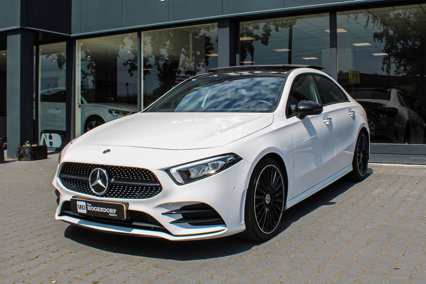 Mercedes-Benz A-klasse - 180 d Business Solution AMG PANO NAVI LED CAMERA - AutoWereld.nl