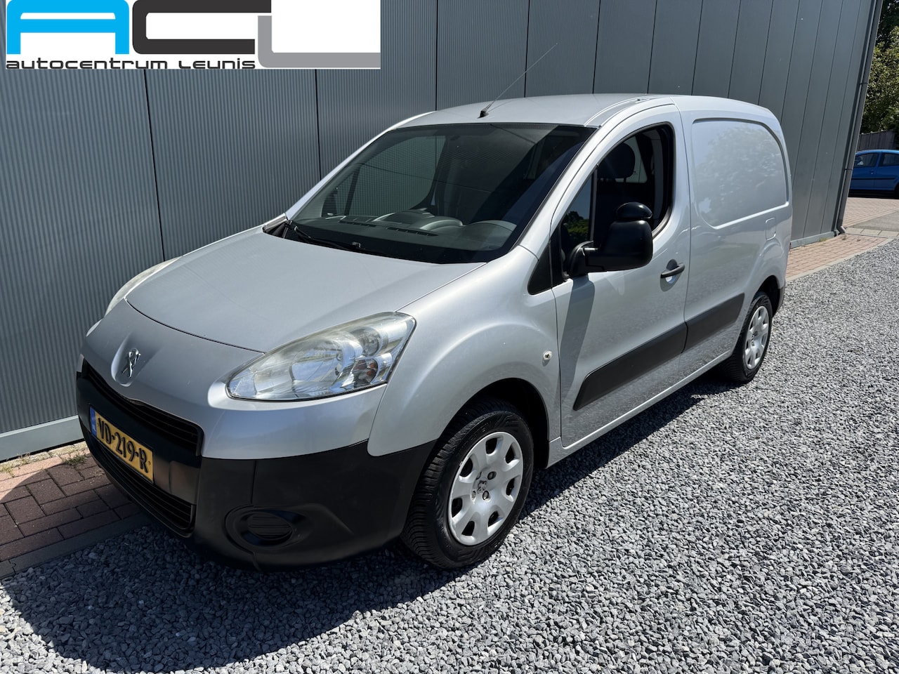 Peugeot Partner - 120 1.6 HDI 75pk L1 XT Bestelauto - AutoWereld.nl