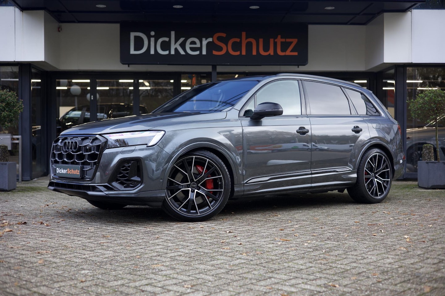 Audi Q7 - 60 TFSIe Competition Vierwielb. | Pano | Massage | Trekhaak - AutoWereld.nl