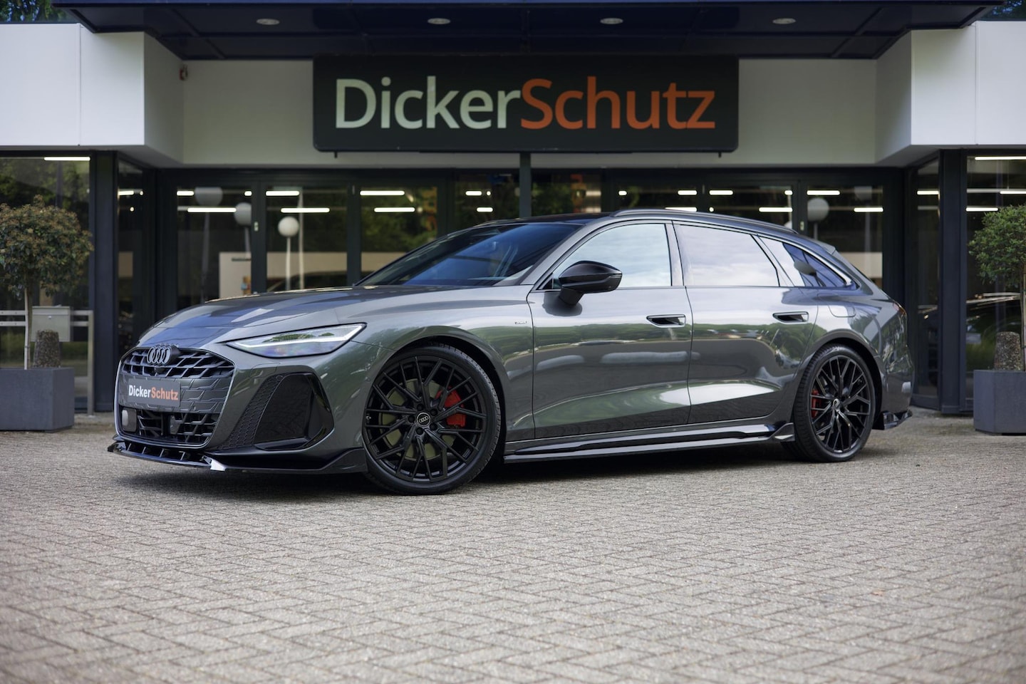 Audi A6 Avant - 2.0 e-hybrid Competition Bodykit Vierwielb. | Pano | Trekhaak | Massage | Balck Edition - AutoWereld.nl