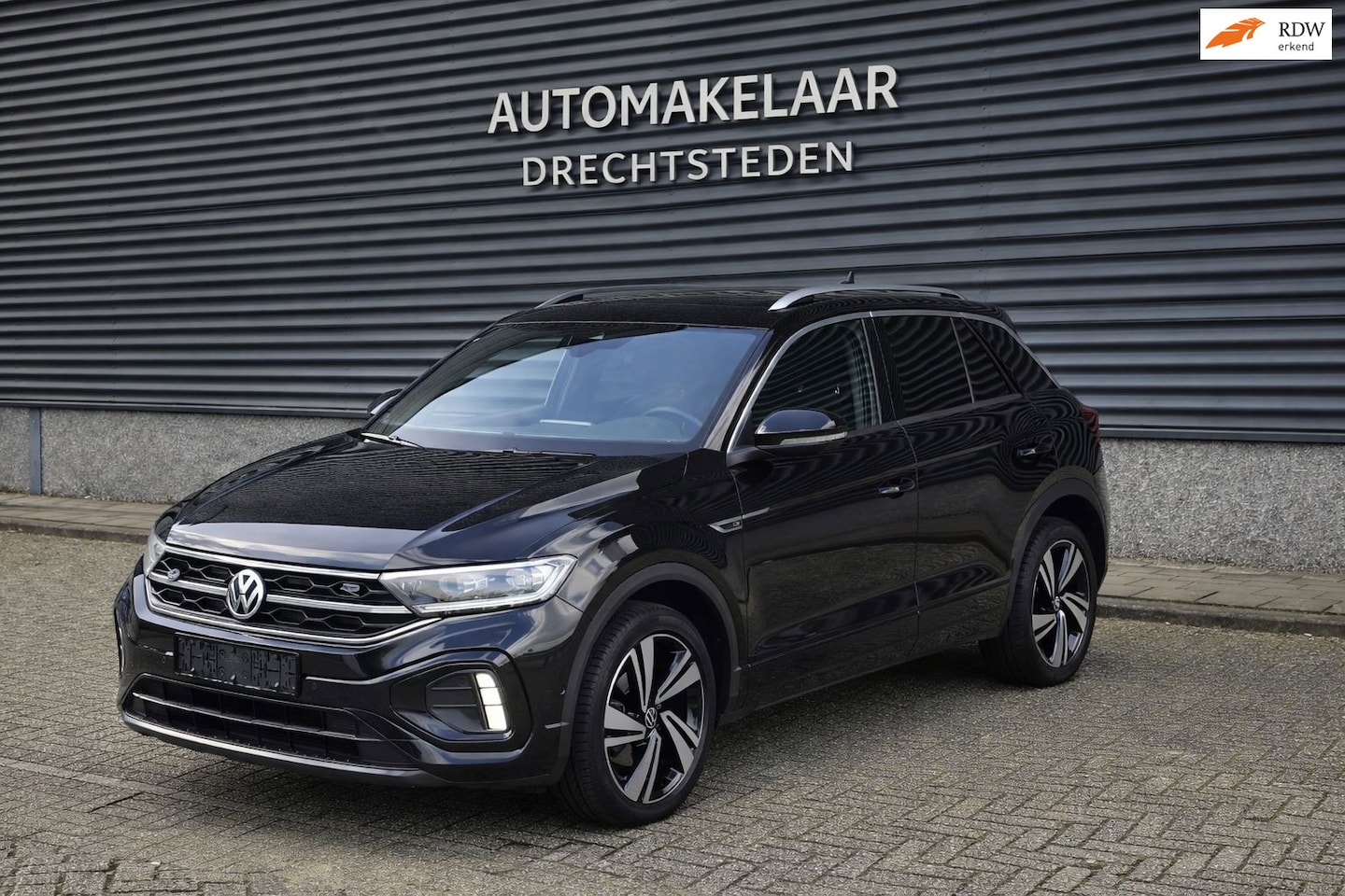Volkswagen T-Roc - 1.5 TSI R-Line Carpass/Pano/Massage/DSG/Keyless/Full Dealer onderhouden! - AutoWereld.nl
