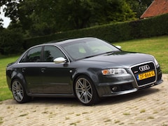 Audi A4 Limousine - 4.2 V8 RS4 quattro RS4 Quattro