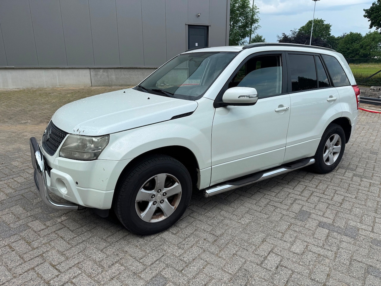 Suzuki Grand Vitara - 2.0-16V Exclusive Trekhaak keyless Go - AutoWereld.nl