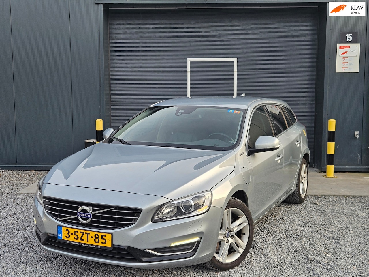 Volvo V60 - 2.4 D6 AWD Plug-In Hybrid Summum 2.4 D6 AWD Plug-In Hybrid Summum - AutoWereld.nl
