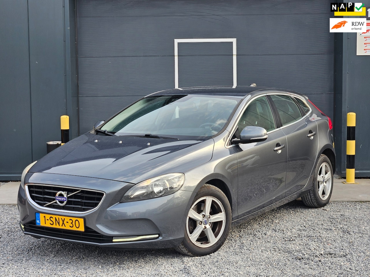Volvo V40 - 1.6 T3 Momentum 1.6 T3 Momentum - AutoWereld.nl