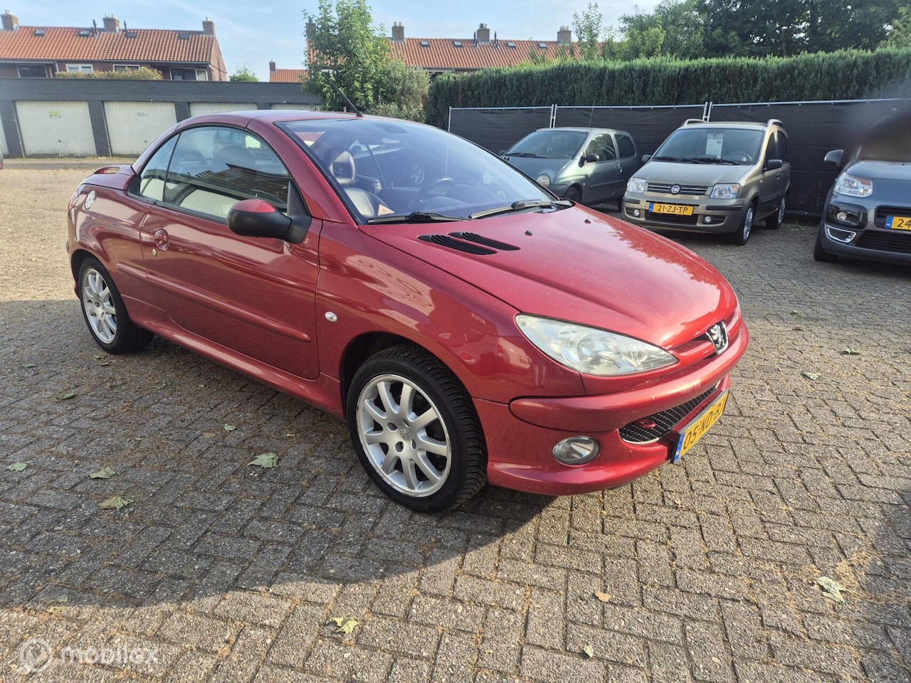 Peugeot 206 CC - 2.0-16V cabrio 105000 km - AutoWereld.nl