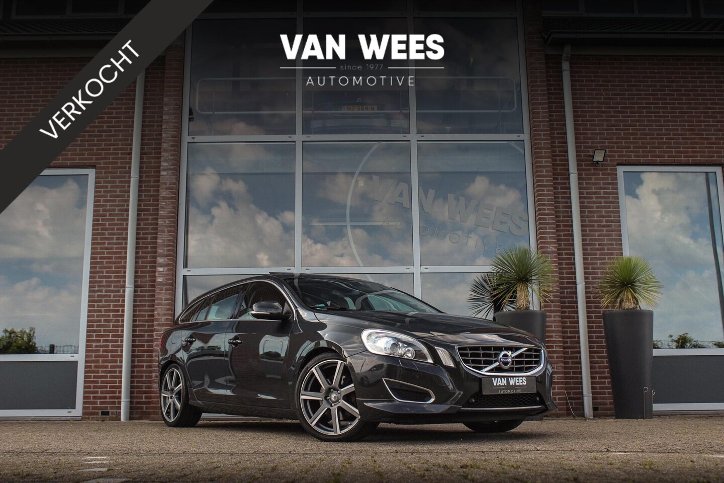 Volvo V60 - 3.0 T6 AWD R-Design | Heico | 330 pk | Sportstuur | Cruise control | Navigatie | Memory | - AutoWereld.nl