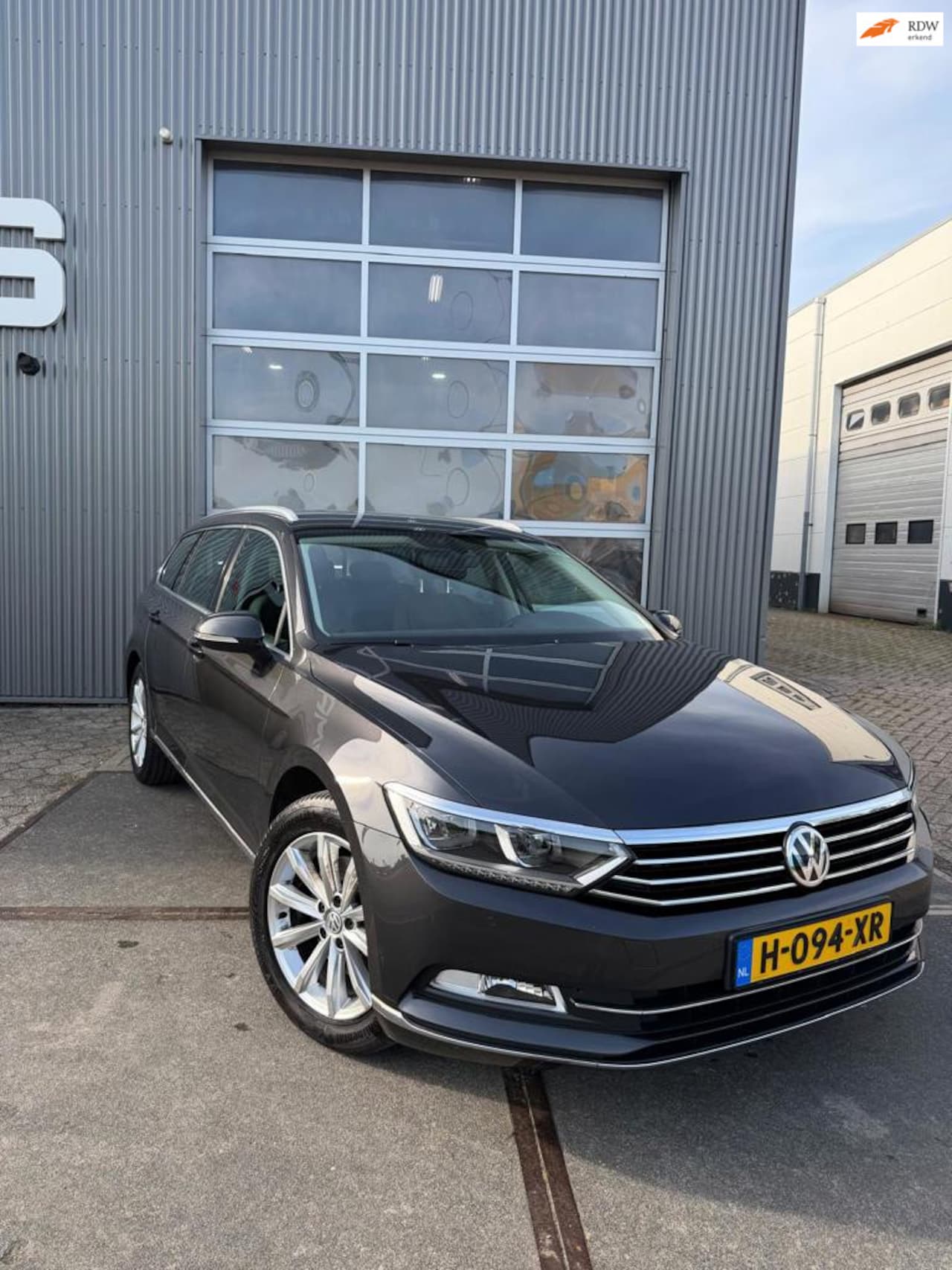 Volkswagen Passat Variant - 1.8 TSI Business Edition R Nieuwe Distrubitie Carplay/Massage - AutoWereld.nl