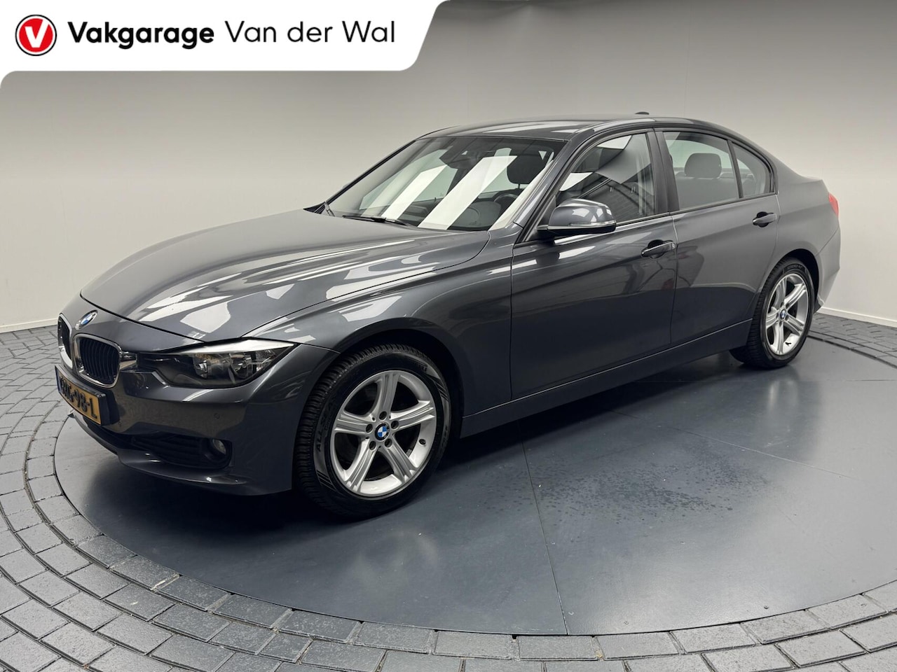 BMW 3-serie - 316i Trekhaak-Clima-Cr.contr-Stoelverwarming-Parkeersensoren-Lm17''velgen - AutoWereld.nl