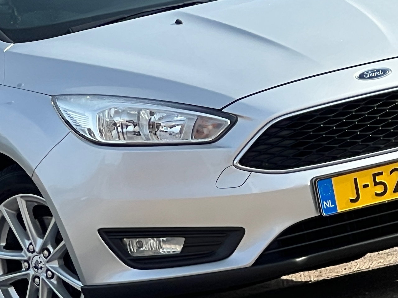 Ford Focus Wagon - 1.0 Titanium Bsns - Moondust Silver - Rijassistensystem/Cruise/Clima - AutoWereld.nl
