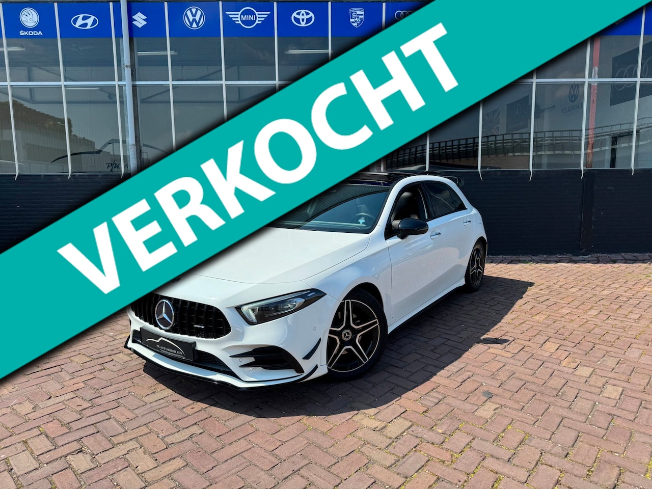 Mercedes-Benz A-klasse - 180 Business Solution AMG **PANODAK + WIDESCREEN + BURMESTER + KEYLESS + CAMERA** - AutoWereld.nl