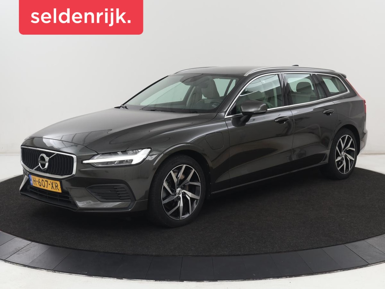 Volvo V60 - 2.0 T6 Twin Engine AWD Momentum Pro | SOH 88% | Stoelverwarming | Adaptive cruise | Carpla - AutoWereld.nl