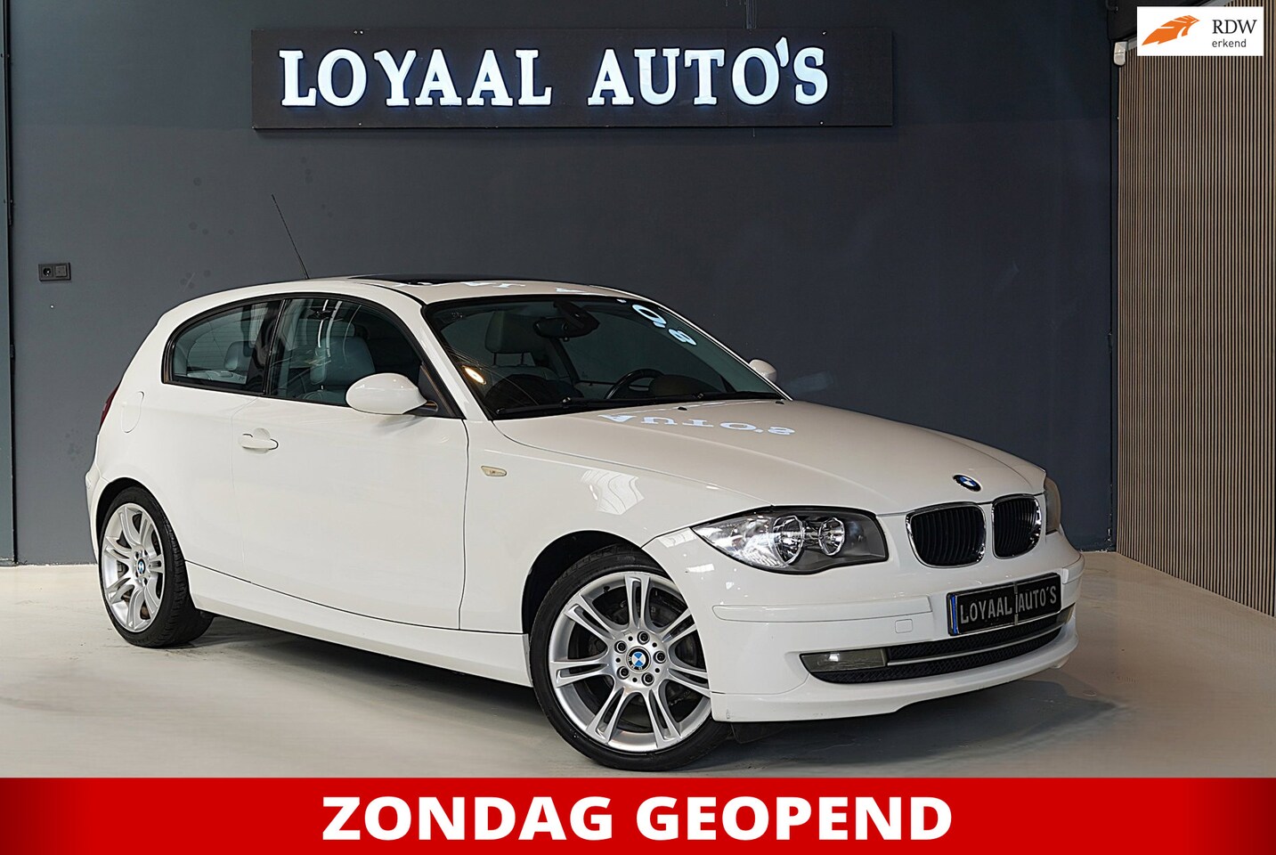 BMW 1-serie - 118i Business Line | AUT | PANODAK | AIRCO | CRUISE | LEDER | STOEL.VERW | APK. - AutoWereld.nl
