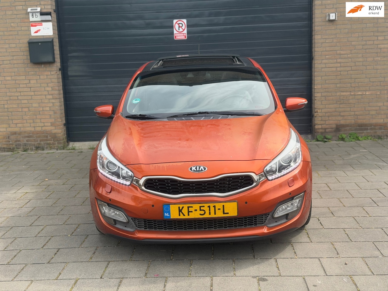Kia Pro cee'd - 1.6 CRDi Premium Pack Navi Leder Bekleding Pano Cruise Control Clima Keyless - AutoWereld.nl