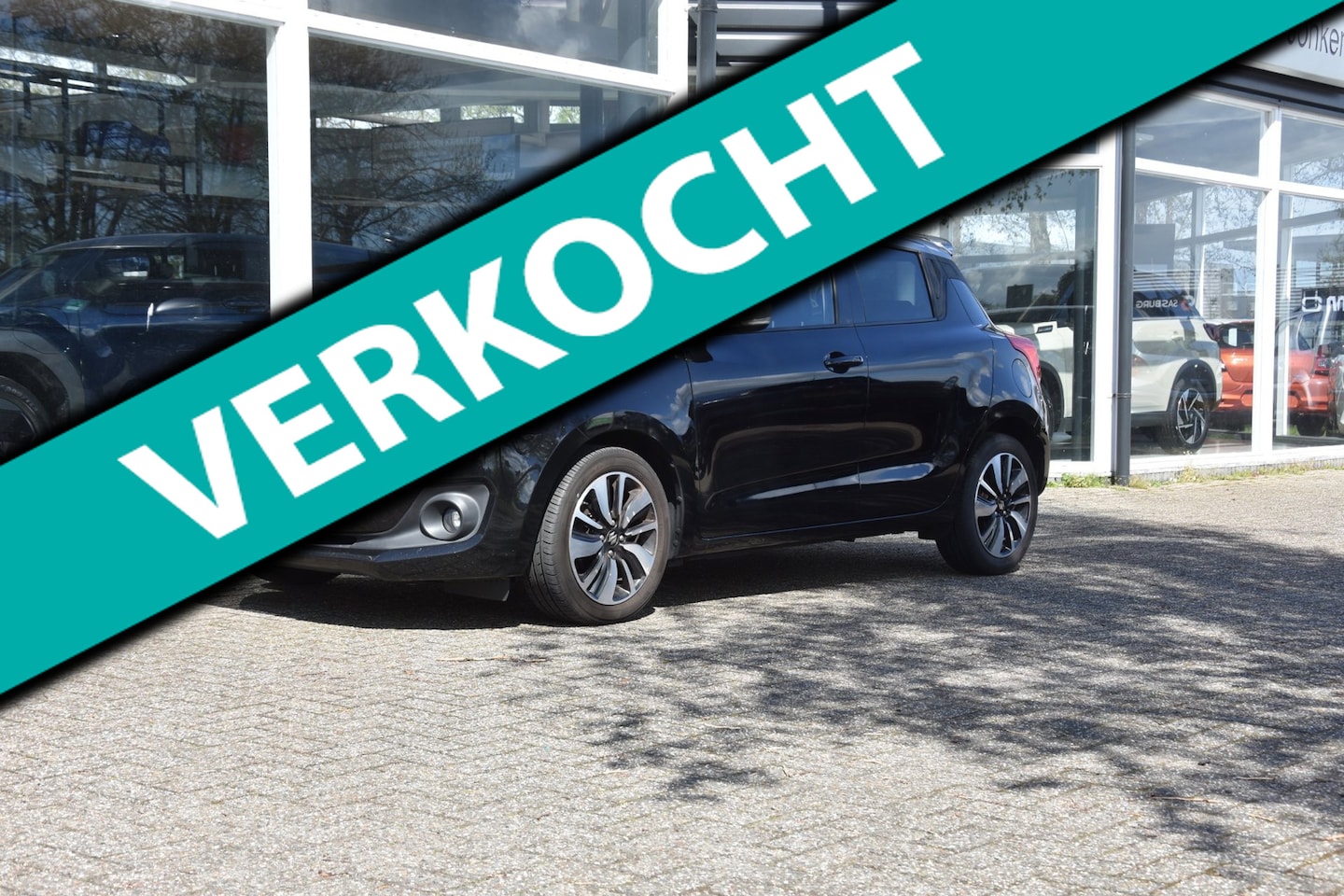 Suzuki Swift - 1.2 gereserveerd-Stijl-Automaat-fabr.garantie 01-2031 - AutoWereld.nl