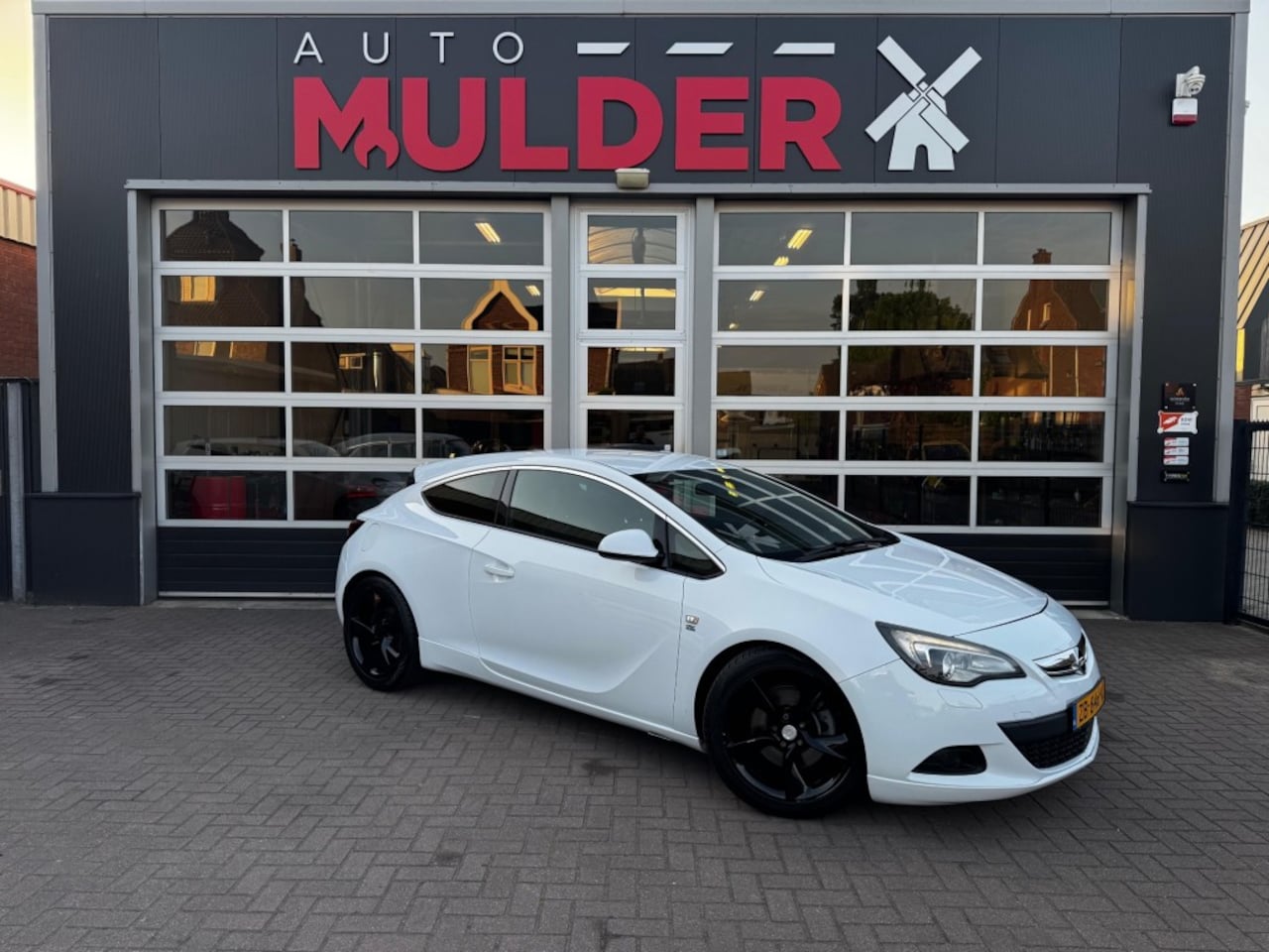 Opel Astra GTC - GTC 1.4 TURBO 140PK SPORT / AIRCO / NAVI / CRUISE / RIJKLAAR! - AutoWereld.nl